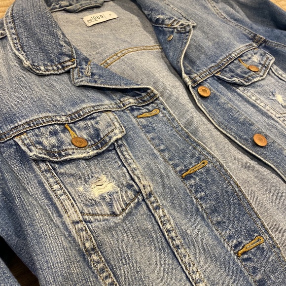 Gap Distressed Denim Jacket - Picture 3 of 6